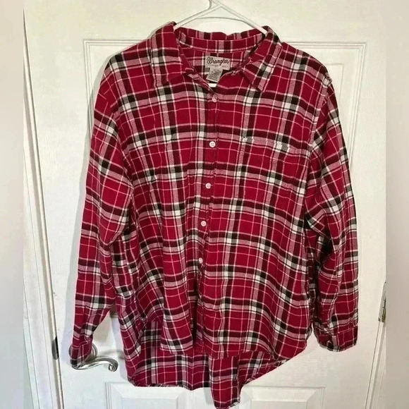 Wrangler Tops - Wrangler Wrancher plaid 100% cotton button up. Size XL. Red. Flannel.